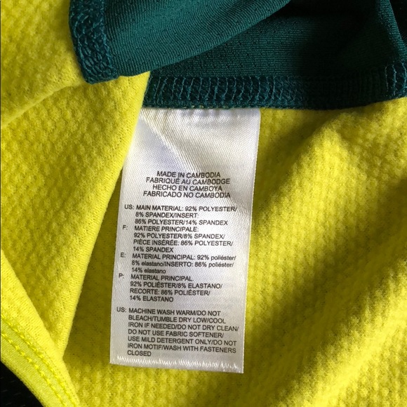 Reebok 1/4 zip Pullover - Picture 5 of 7